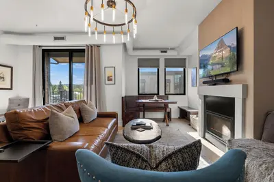 Image de Brand new luxury condo on Central ave in downtown Whitefish! ! !