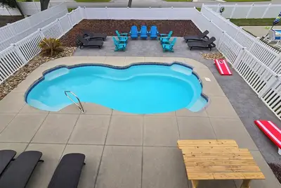 Image de Sea 2 Sea - 4 Bdrm w/ Pool and New Patio - 1 Minute Walk to Beach