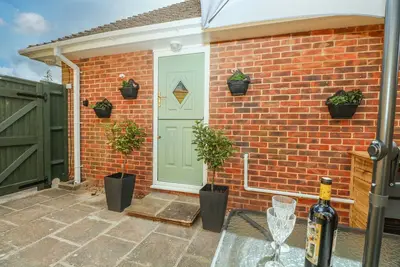 Image de Karibu, romantic, with a garden in High Salvington