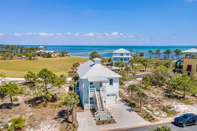 Image de Blue Pelican: Bayfront Home in Ovation- Bay Views, Pet Friendly, Sleeps 10!