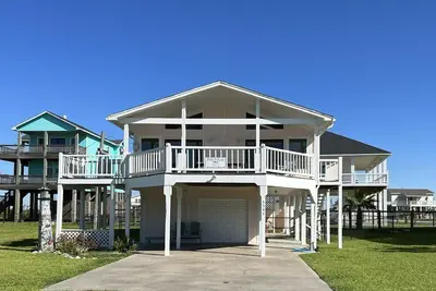 Image de Pink Pelican - 2 bedroom, Gulf view, fenced yard, super cute classic!
