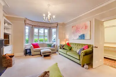 Image de The Tides - Cinq Chambres Maison, Couchages 10