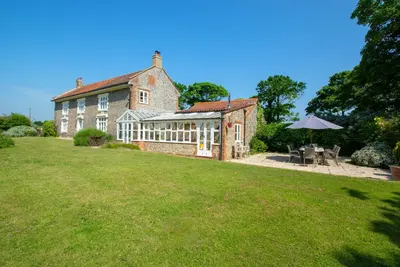 Image de Bizewell Farmhouse - Cinq Chambres Maison, Couchages 10