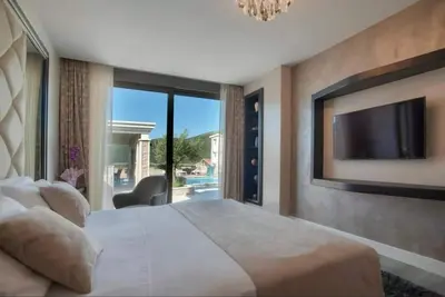 Image de Luxury villa with private heated pool