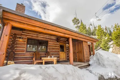 Image de Ski In/Out Powder Ridge Cabin! Private Hot Tub, Grill, 2 min to Resort! !