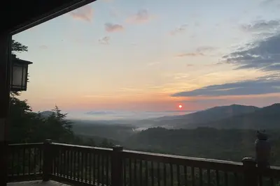 Image de Luxury Cabin, Mountain View, Hot Tub, Pool Table, 10 Mins to Downtown Blue Ridge