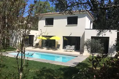 Image de Superbe villa contemporaine avec piscine au calme, centre Villeneuve les Avignon