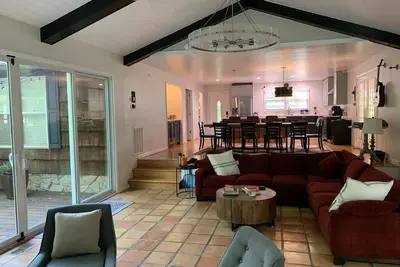 Image de Lakeside Family Retreat, New Listing, Refunished red door barn, Dock Access