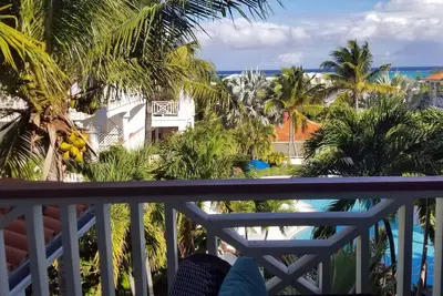 Image de Lovely, 2 Bdr. Ocean View, Oasis - centrally located (New Listing)