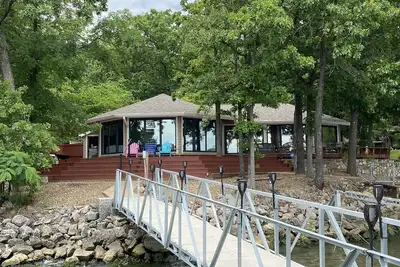 Image de Lake House with Gorgeous Views and Huge Dock - 5 Stairs to the Dock!