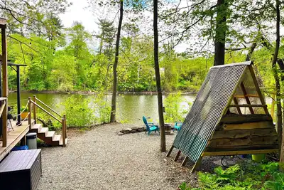 Image de Hudson Valley’s Waterfront Camping Getaway with electric, water and Kayaks!