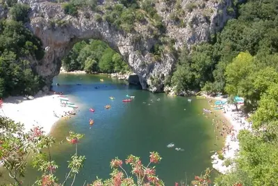 Image de Appartement F5 avec piscine 10 min à pied de la rivière et 5 min du centre