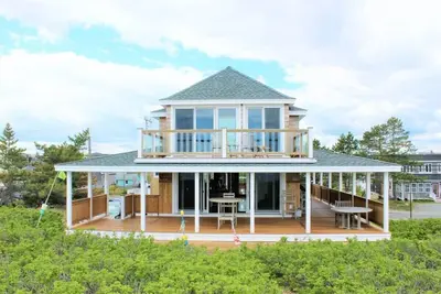 Image de Camp46 | Luxury Oceanfront Plum Island Cottage
