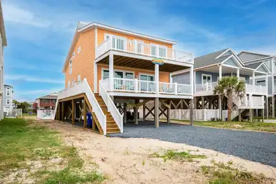 Image de Southern Seabreeze: Remodeled Home with Private Seasonal Pool and Great Ocean Vi