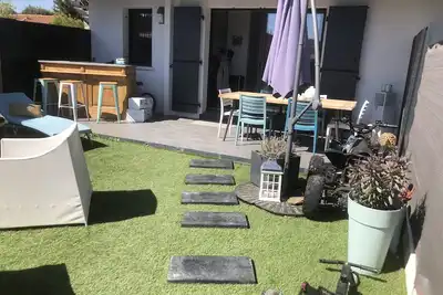 Image de Bas de villa de 4 couchages, possibilité 5 au calme et proche  de la mer.