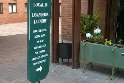 Image de Very comfortable close to main shops, restaurants and access to transportation.