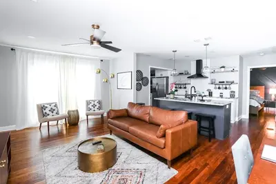 Image de ❤️ Heart of Tech Terrace 3\/2 Remodeled Near Tech