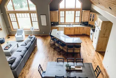 Image de Beautiful Lake House with Private Beach, Large Yard - Great for Families