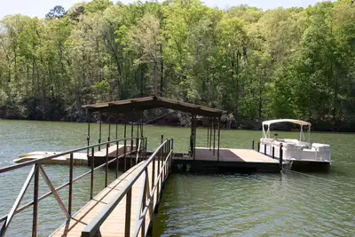 Image de Lake Living at its finest!