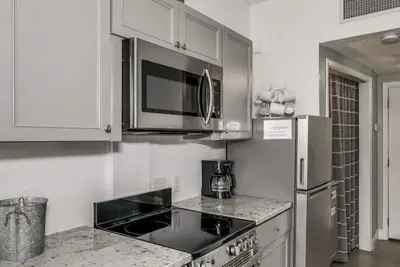 Image de Waterfront Luxury Studio Price adjusted upon request.