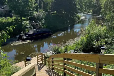 Image de Riverfront Retreat /Heart of Downtown Caseville - short stroll to Beach/sleeps 6