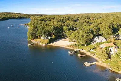 Image de Family Beach House, Private beach access!