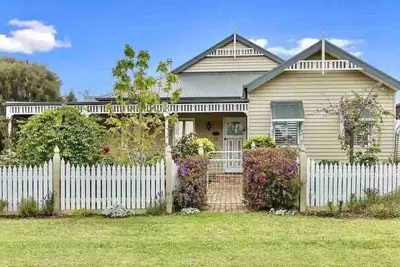 Image de Charming period cottage with a picturesque garden