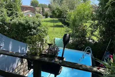 Image de Douce parenthèse urbaine avec piscine et climatisation