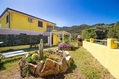 Image de S'omu e Fideli, appartement au premier étage avec jardin privé
