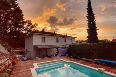 Image de Maison Familiale avec Piscine privé et individuelle