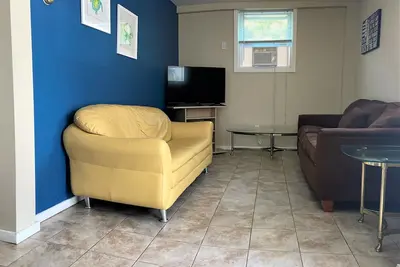 Image de 2 Bdrm, 1 Bath Single Home Steps to Beach
