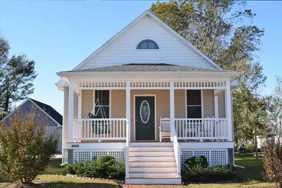 Image de Myrtle on Mumford-Adorable Downtown Cottage w/Screened Porch