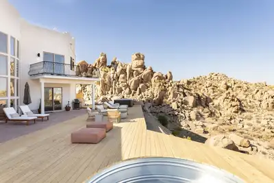 Image de Casa Blanca by Fieldtrip | Boulder Estate with Hot Tub, Soaking Pool & Outdoor Shower