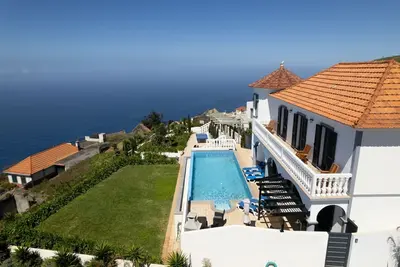 Image de Blue Sea Tower, Luxury Villa, Private Heated Pool. Panoramic Ocean view. Quiet
