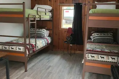 Image de Eagle Rock Resort - Cabins #2 or 3 - Two Bunk Beds