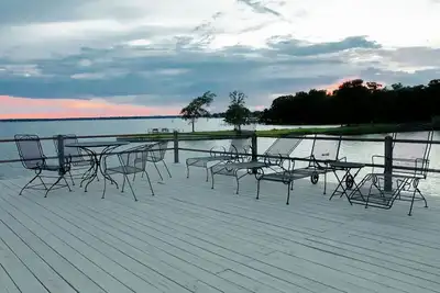 Image de Lakefront lodging that your family will love
