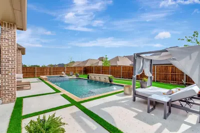 Image de Luxury Living In Argyle-4 Bed/5 Bath W/ Media Rm, Office & Pool