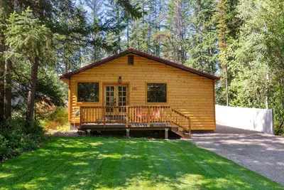 Image de Premier Location-The Cozy West Glacier Cabin