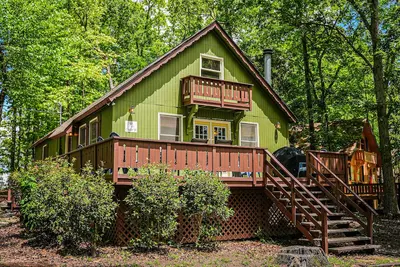 Image de Stunning chalet steps away from amenities and our venue!