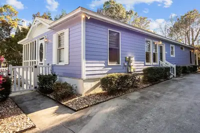Image de Single level, Interior home with Private Pool and Golf Cart in Spinnaker's Reach