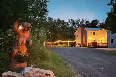 Image de DoubleDen- Ac, Hot Tub, Fire pit, Grill, Game Room