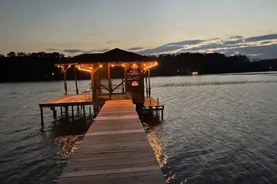 Image de Waterfront – Experience Lake Life and Nature with City Convenience!
