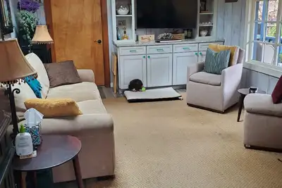 Image de Home available with dog allowed (fenced yard)