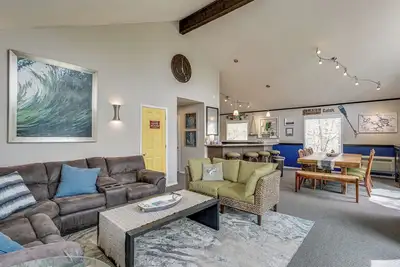 Image de 1 Mi to Margaritaville Resort: Osage Beach Home!