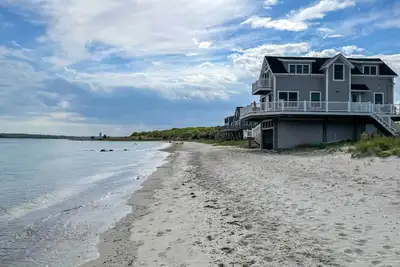 Image de Sunny Beach House Getaway - Steps From Water!