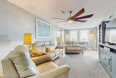 Image de Second-Floor Ocean & Gulf Front Condo w/Free WiFi, 2 Balconies, Shared Pool, A/C