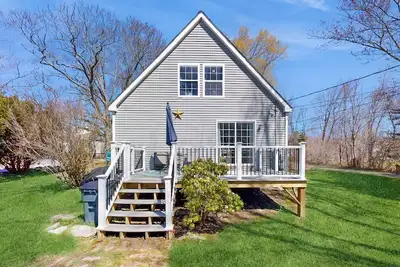 Image de Dog-friendly home with deck, pool table, & firepit - walk to downtown Boothbay