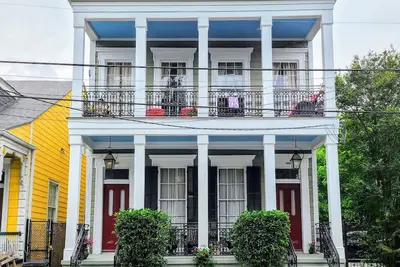 Image de New Orleans charm, gated parking!