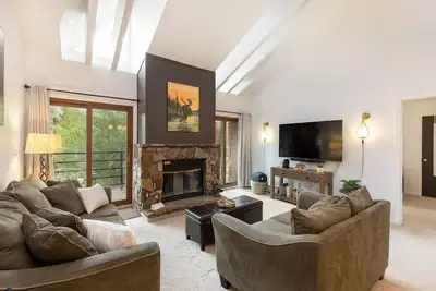 Image de Mountain view, kids room, great location!