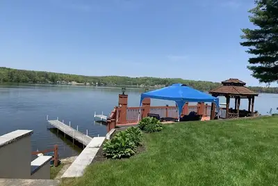 Image de Amazing Lakefront House Rental on Lake Winnesquam